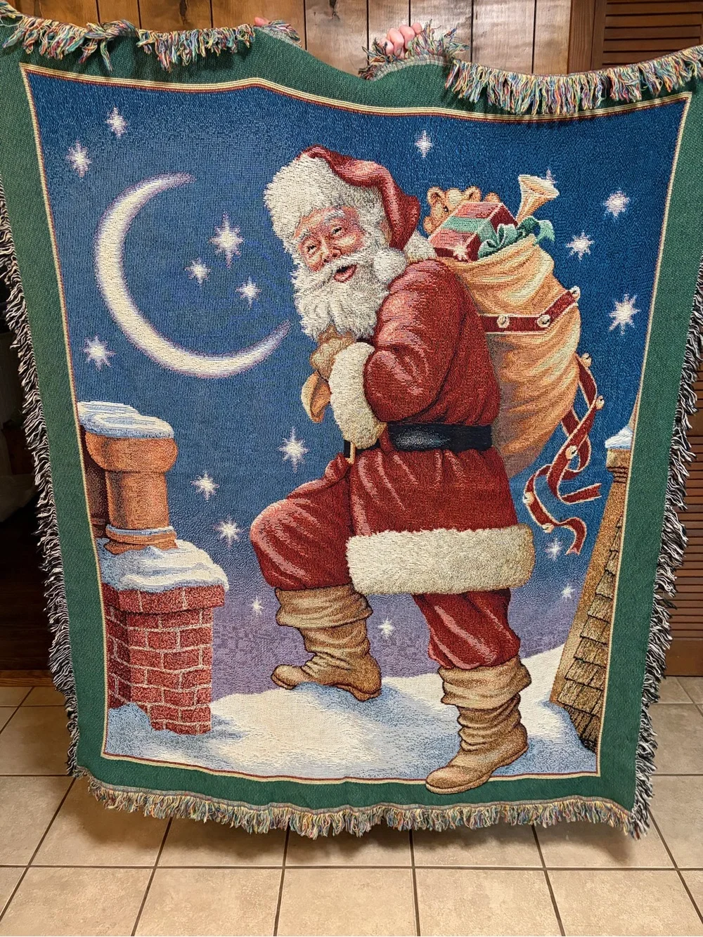Classic Santa Holiday Throw Blanket – Red & Green Festive Tapestry